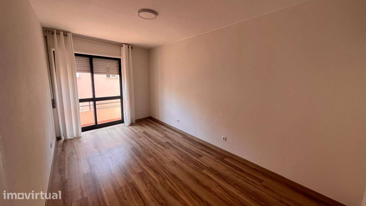 T1 c/varanda, elevador e pronto a habitar - Grande imagem: 4/12
