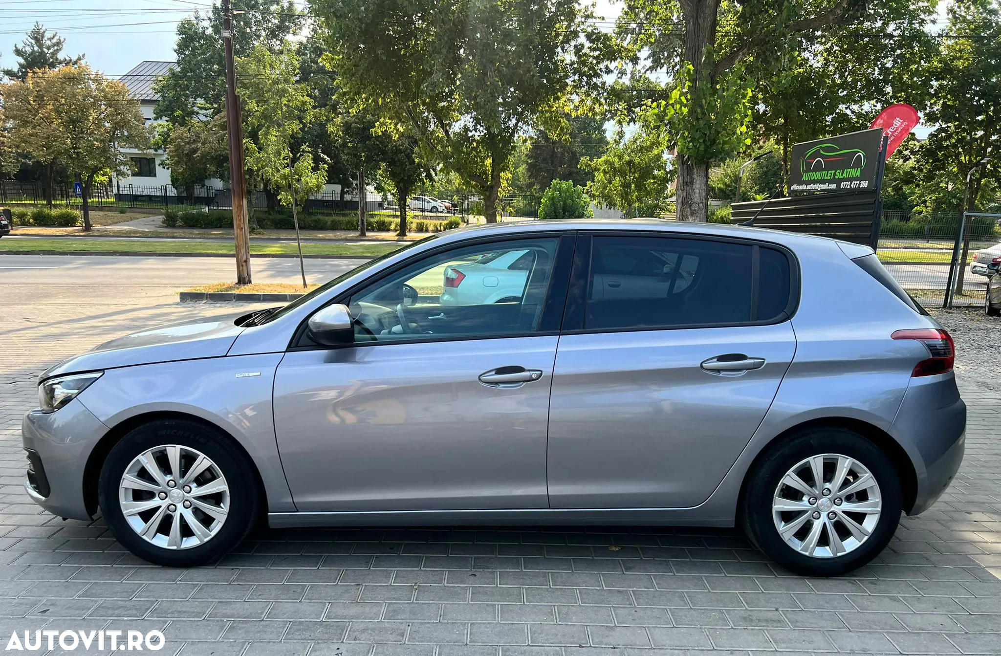 Peugeot 308 1.2 L PureTech Turbo S&S Allure - 11