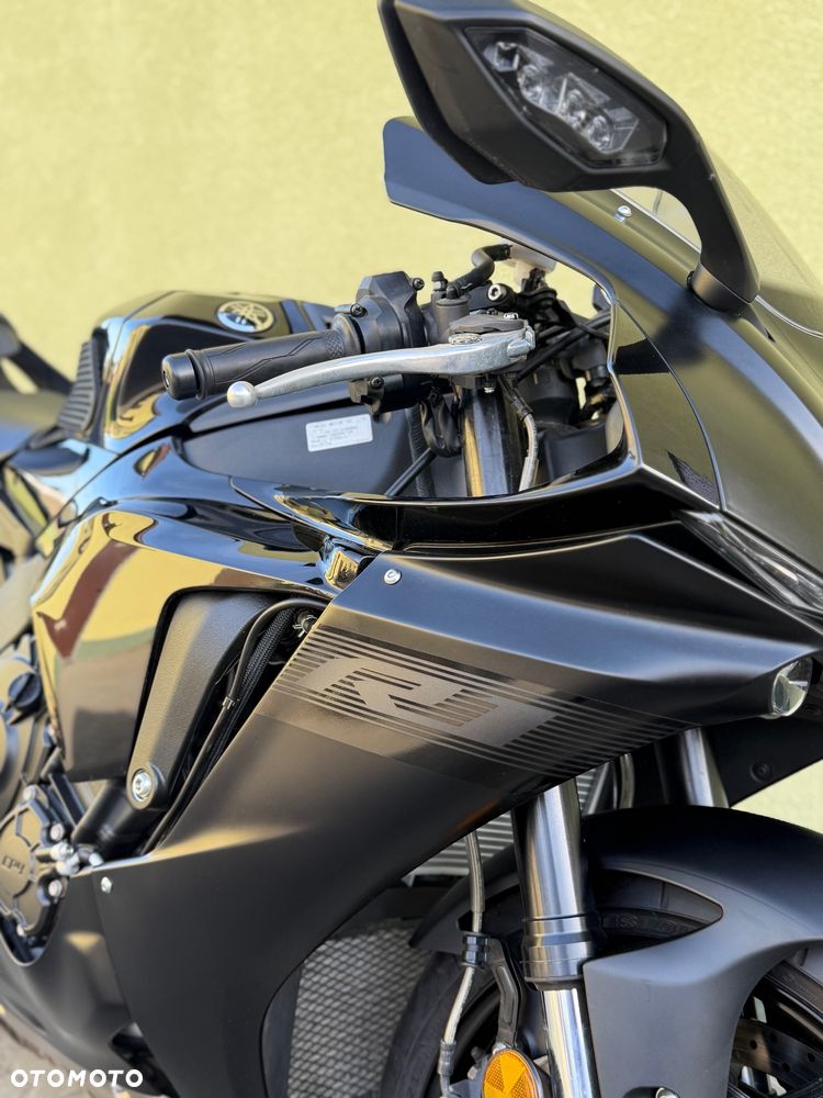 Yamaha R1 - 5