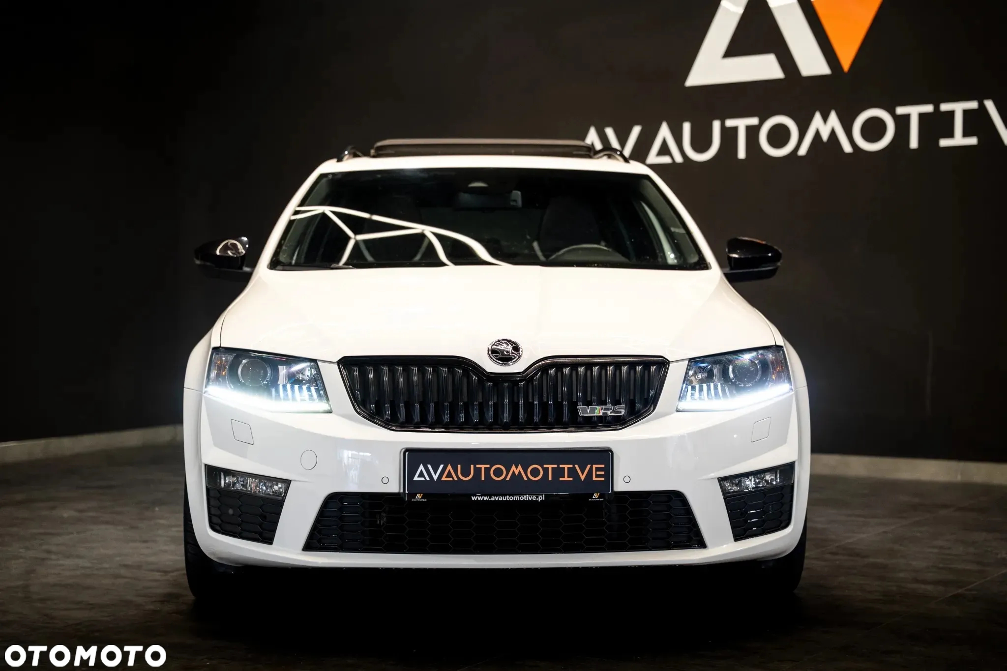 Skoda Octavia Combi 2.0 TDI DSG RS - 2