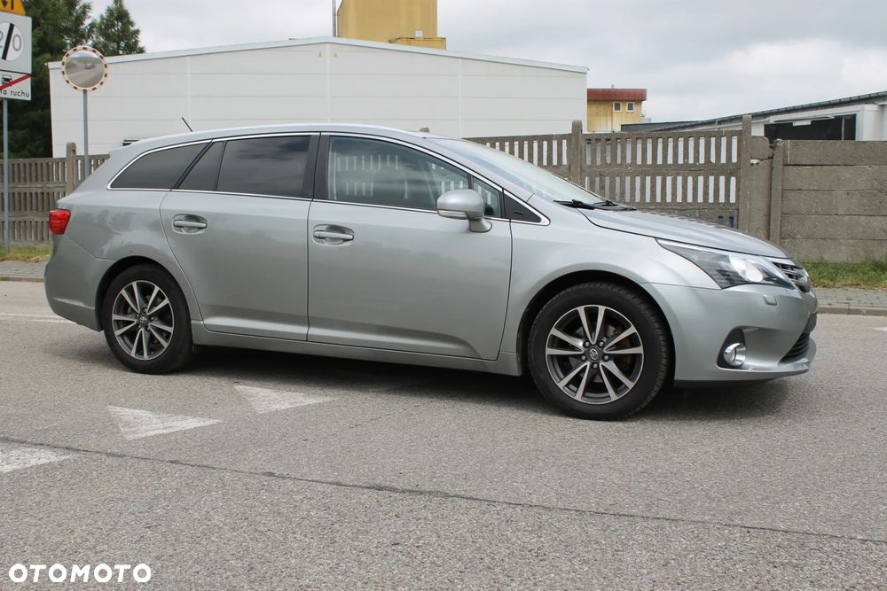 Toyota Avensis 1.8 Premium - 5