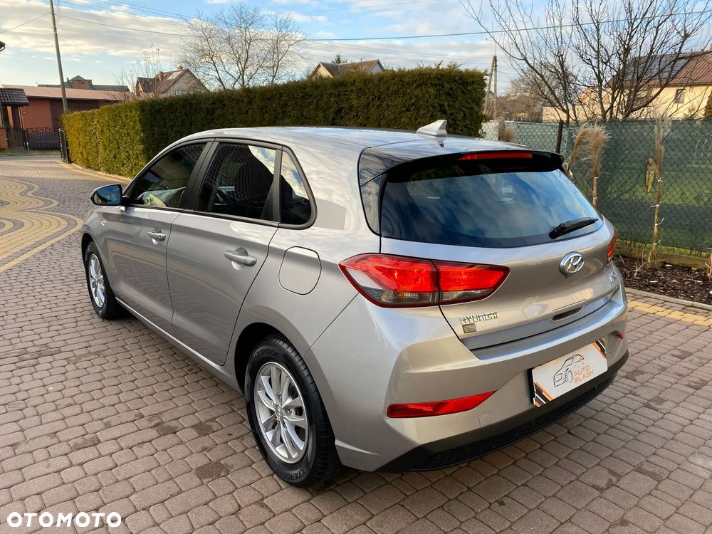 Hyundai i30 1.5 DPI Classic + - 10