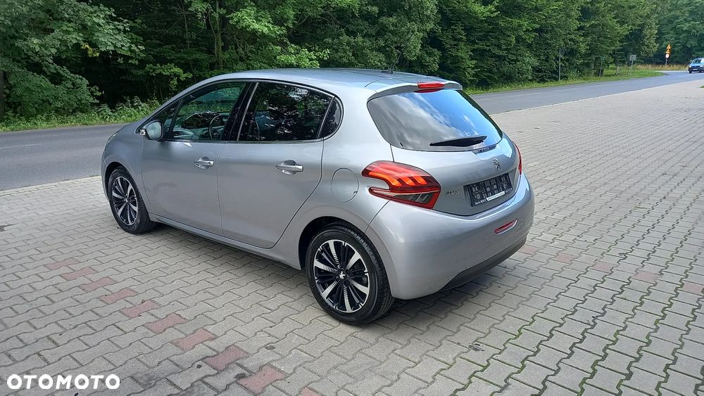 Peugeot 208 1.2 PureTech GPF Allure S&S EAT6 - 11