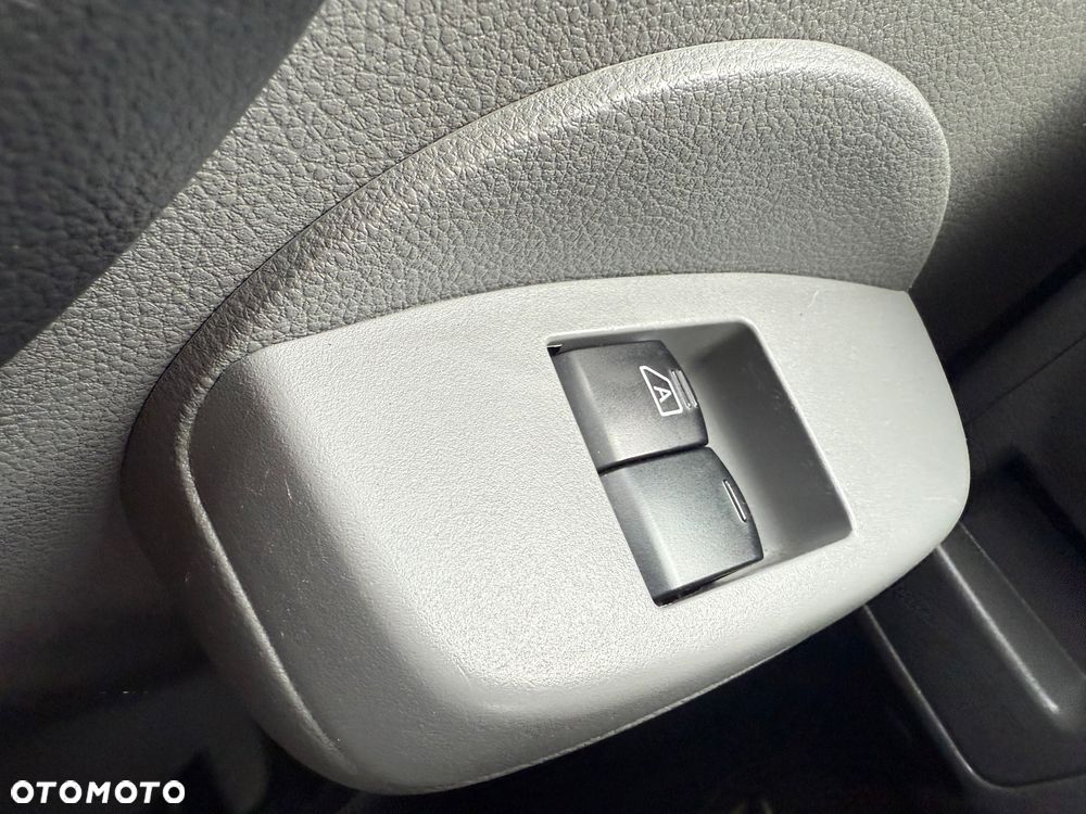 Nissan NV200 Evalia - 23