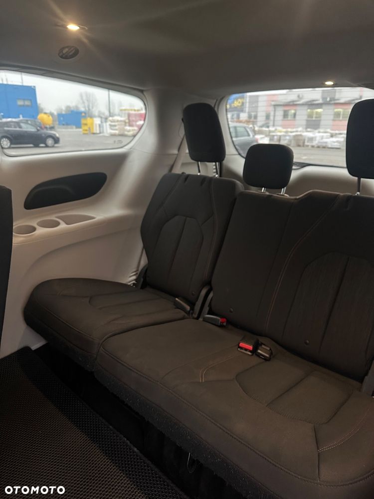 Chrysler Pacifica - 20