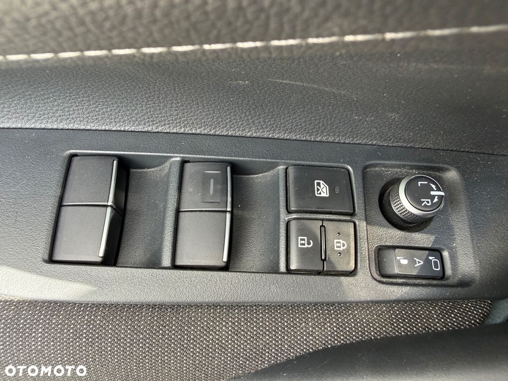 Toyota Corolla 2.0 Hybrid Comfort - 22