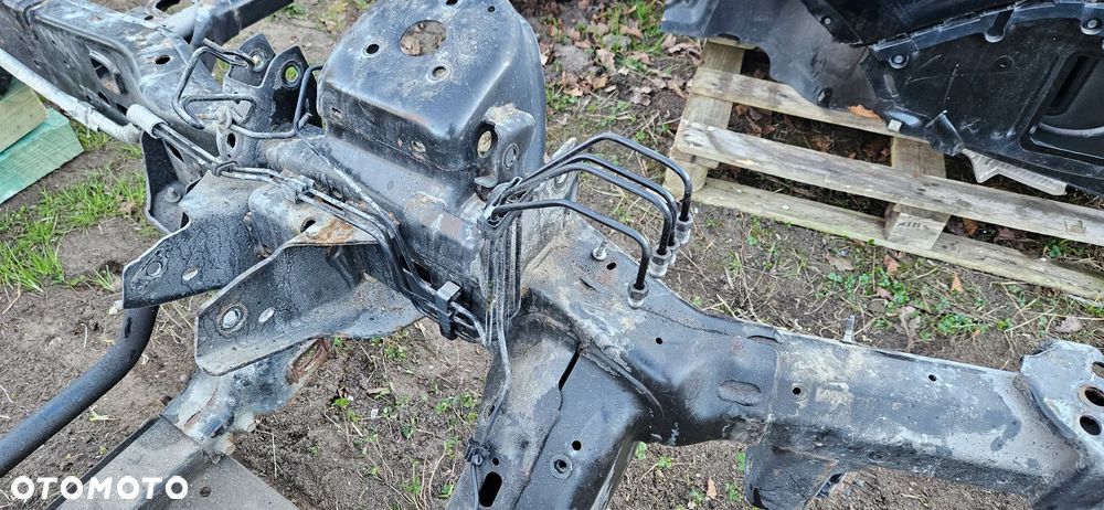 RAM 1500 V 5 2019- 4X4 5.7 HEMI QUAD CAB 1,5 Big Horn Rama samonośna Podwozie Poduszka ramy Osłona zbiornika Obudowa 52029964ac Przewód hamulcowy pompy ABS Instalacja ramy Wiązka kable Ucho Hak przedni Mocowanie 68323651AA 68323650AA - 15