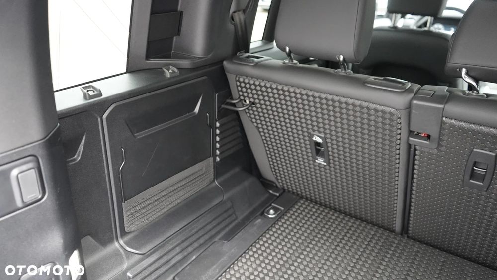 Land Rover Defender 3.0 D250 mHEV S - 31