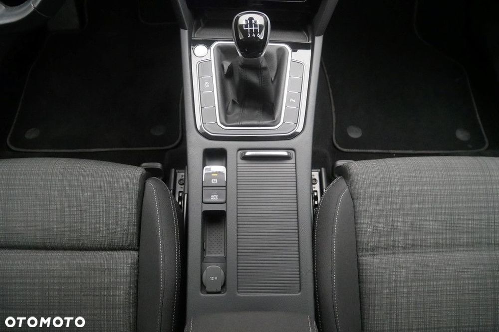 Volkswagen Passat Variant 2.0 TDI EVO Business - 11
