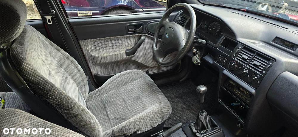 Ford Escort 1.3 CL - 11