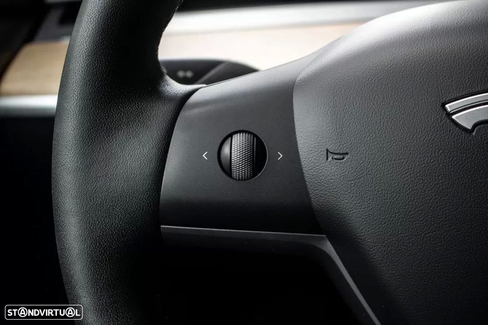 Tesla Model Y - 13