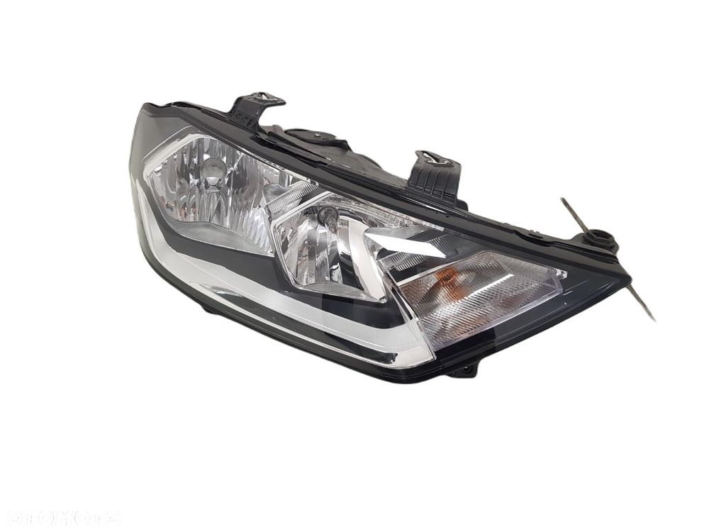 AUDI A1 II 82A 19-24 LAMPA PRAWA PRZEDNIA PRZÓD ZWYKŁA REFLEKTOR 82A941004 EUROPA - 1