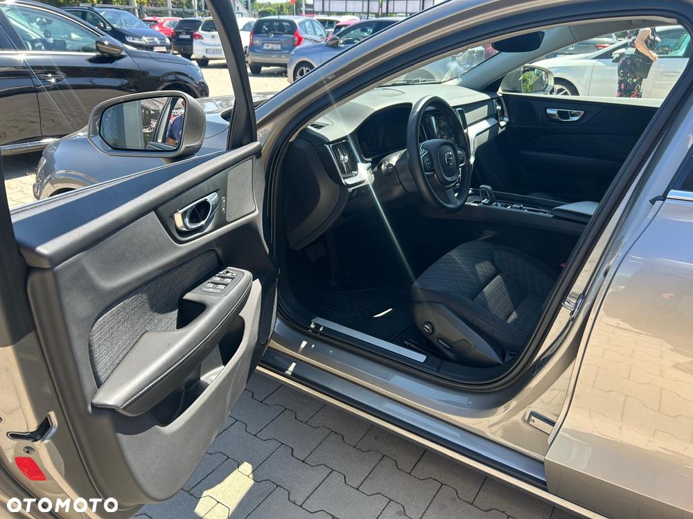 Volvo V60 B4 D Plus Dark - 16