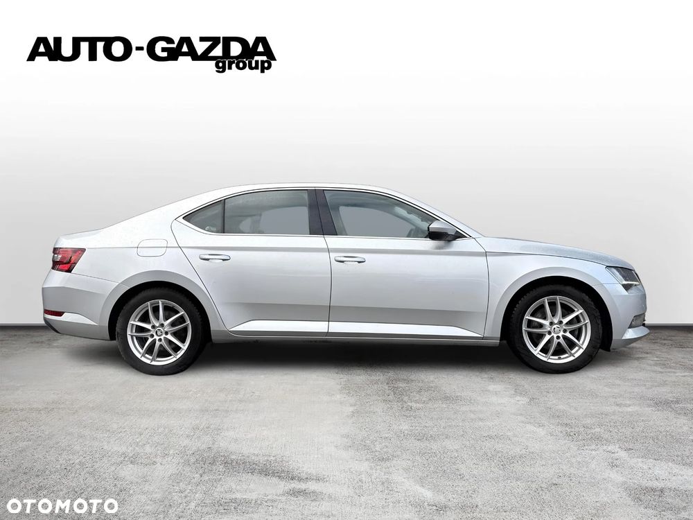 Skoda Superb 2.0 TDI Style - 4