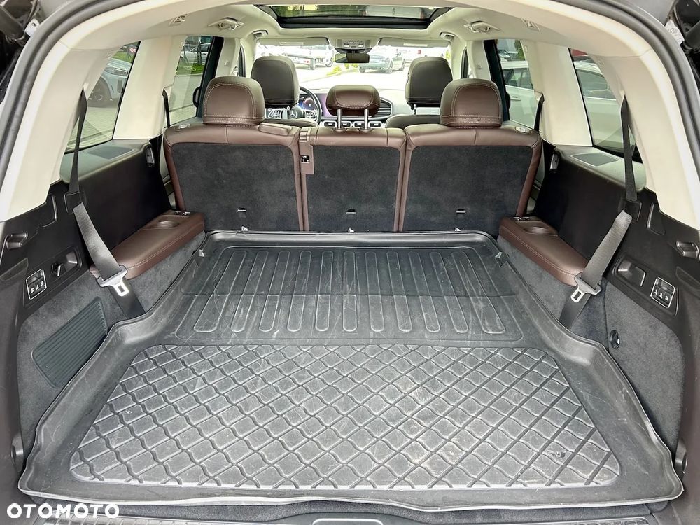 Mercedes-Benz GLS - 11
