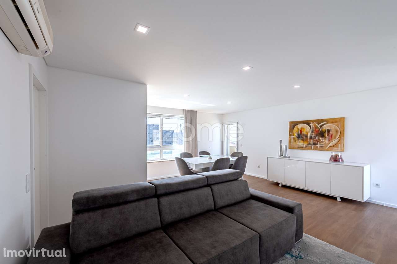 Apartamento T2 com Terraço Privativo de 100m² e Vista Mar - Grande imagem: 3/23