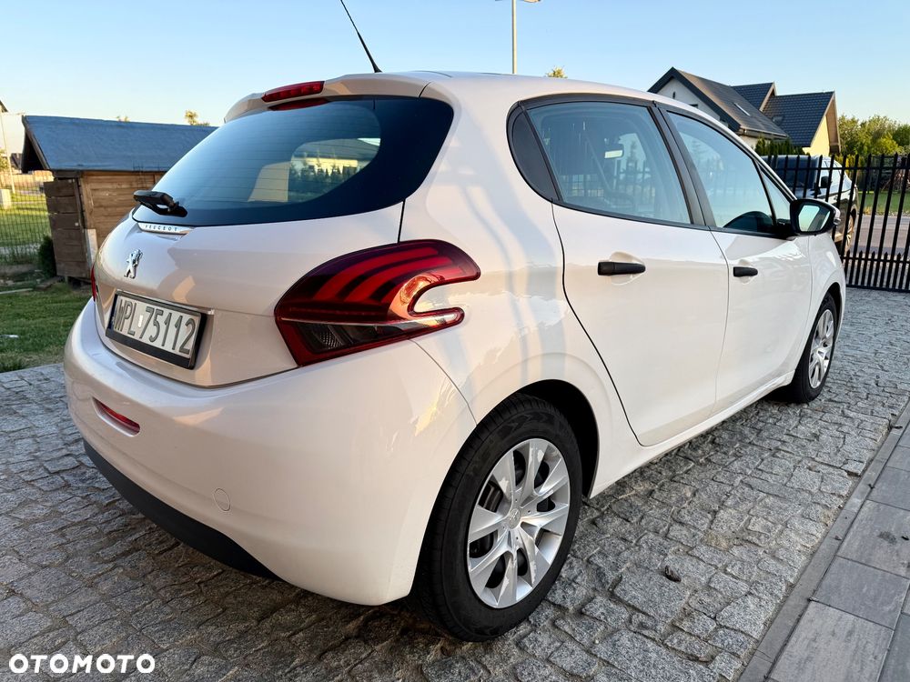 Peugeot 208 - 4