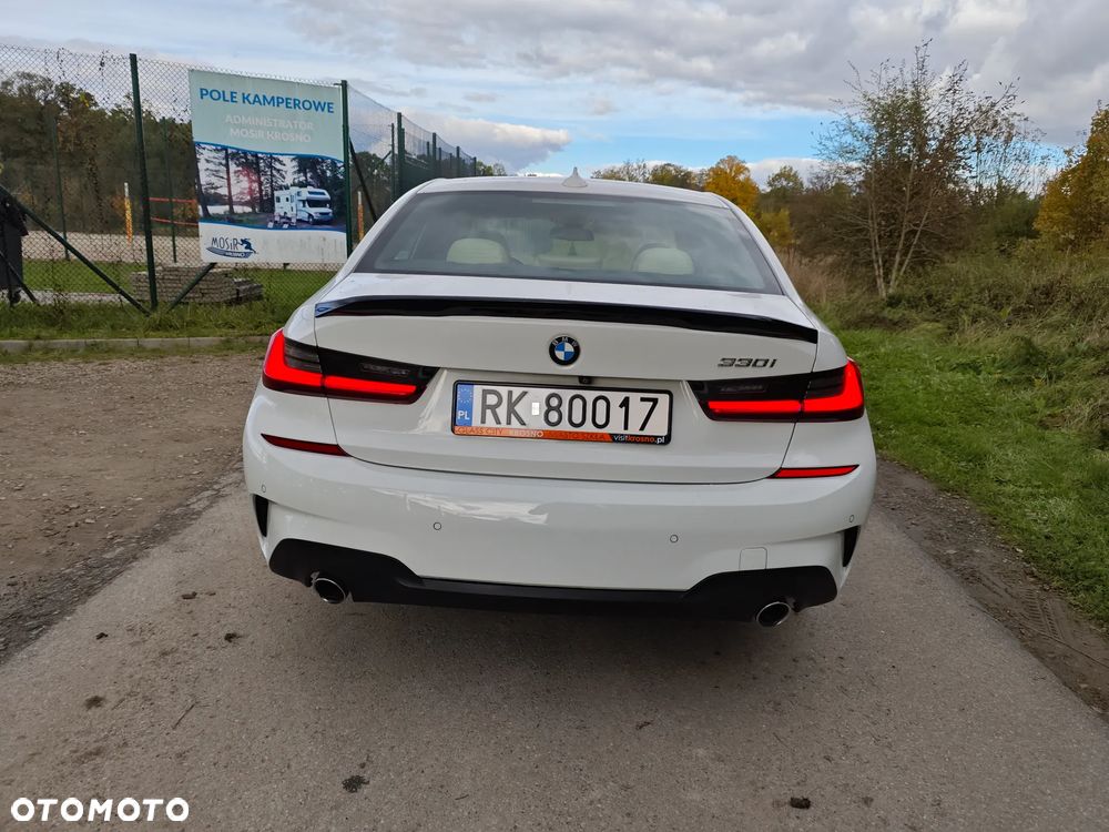 BMW Seria 3 330i Sport Line - 3