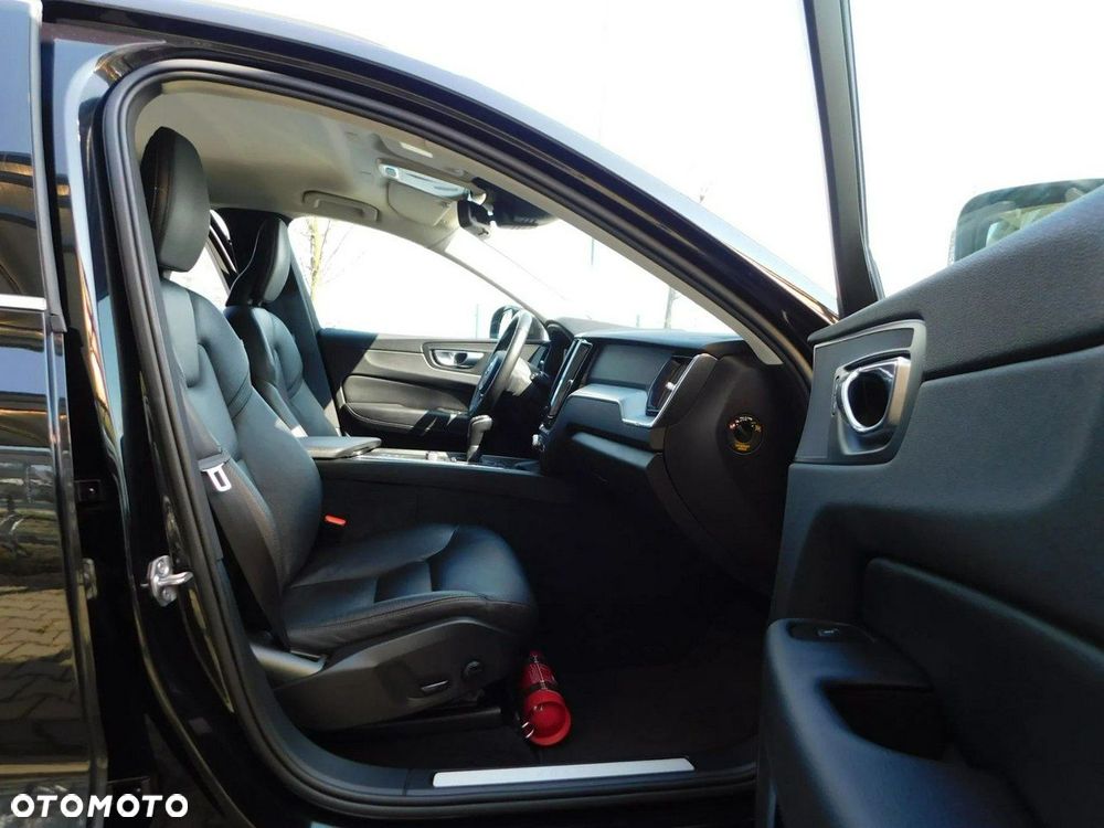 Volvo XC 60 D3 Momentum Pro - 8