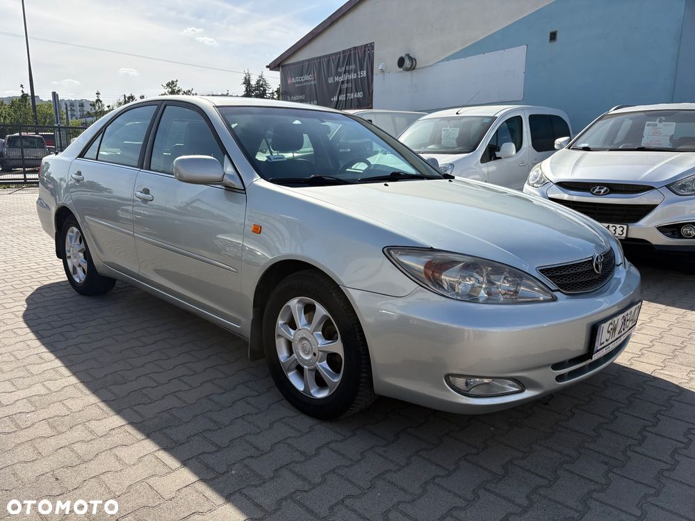 Toyota Camry - 5