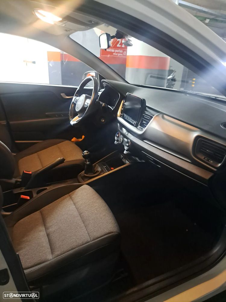 Kia Stonic 1.2 Urban - 4