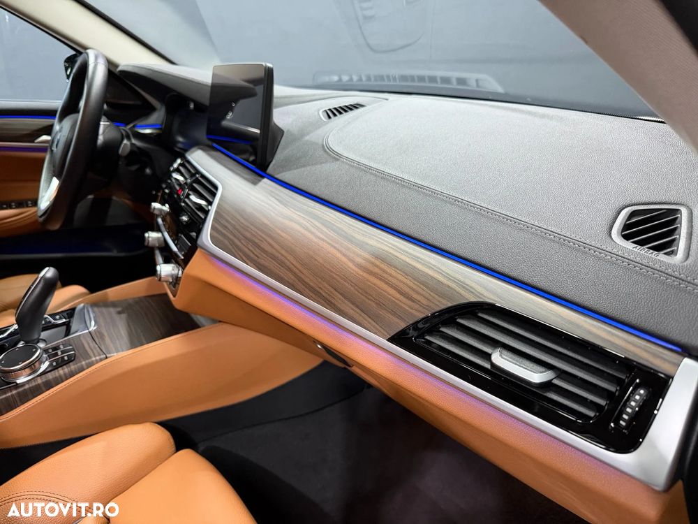 BMW Seria 5 520d Aut. Luxury Line - 30