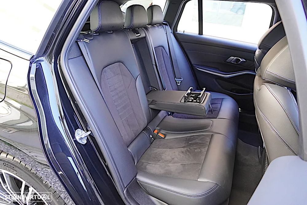 BMW 320 e Pack Desportivo M Auto - 23