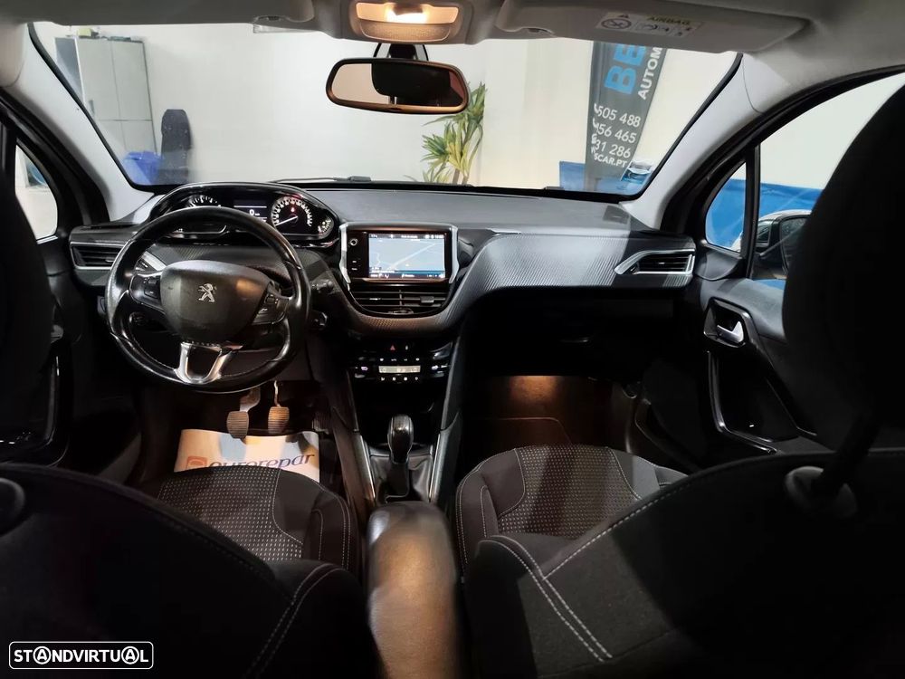 Peugeot 208 1.2 PureTech Allure - 22