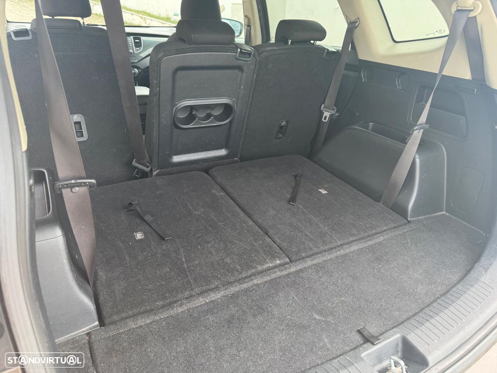 Kia Carens - 13