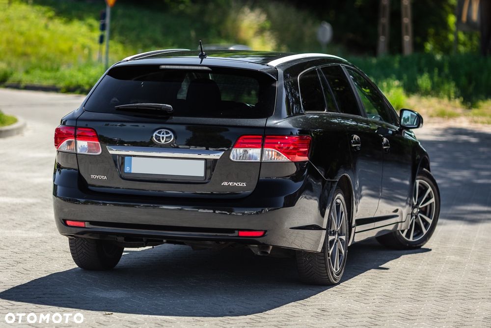 Toyota Avensis 2.2 D-4D Executive - 10