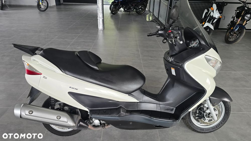 Suzuki Burgman - 17