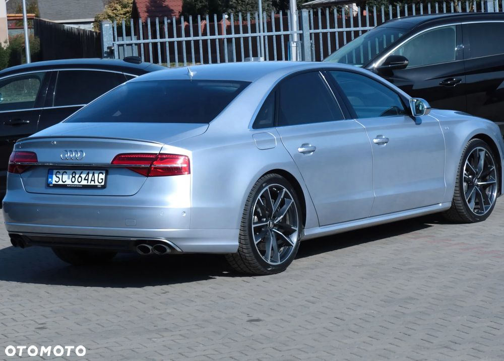Audi S8 Plus - 36
