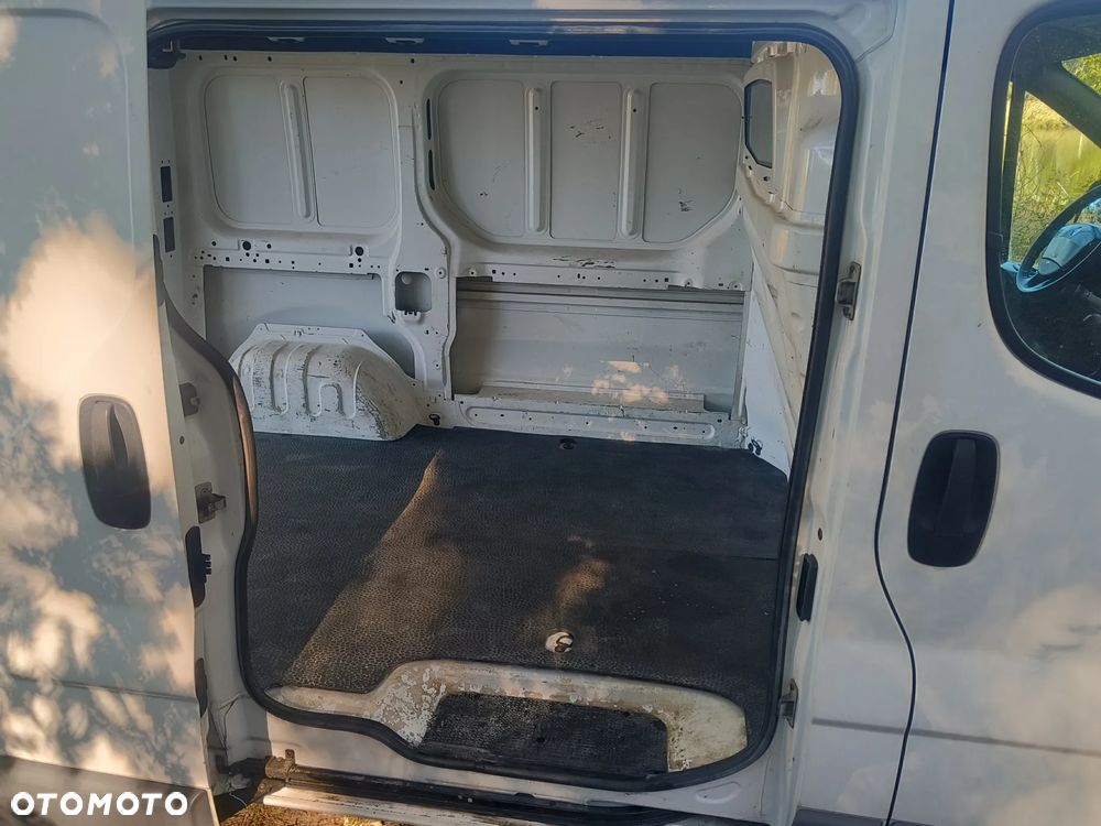 Renault Trafic - 16