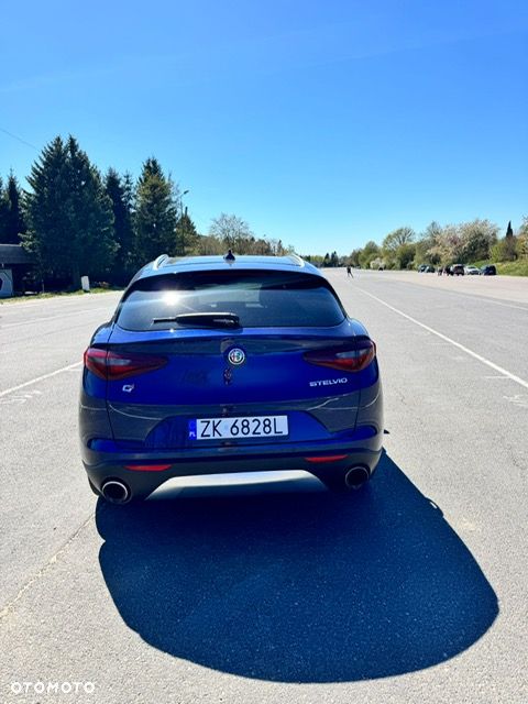 Alfa Romeo Stelvio 2.0 Turbo 16V AT8-Q4 Veloce - 3