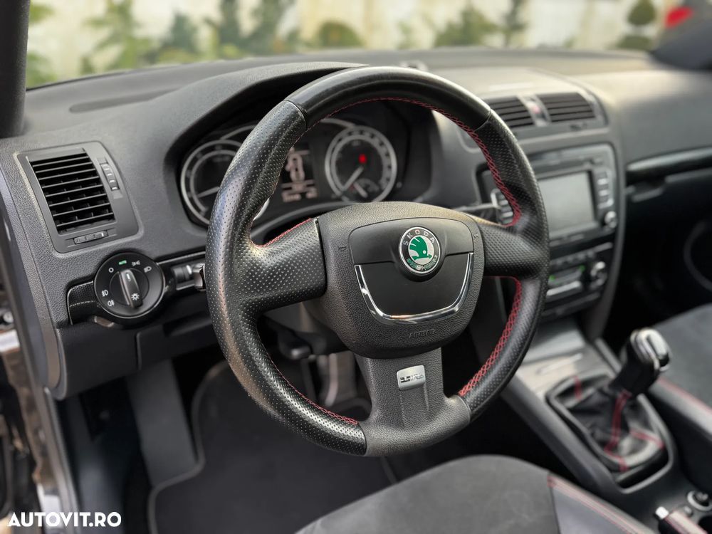 Skoda Octavia 2.0 TFSI RS - 11