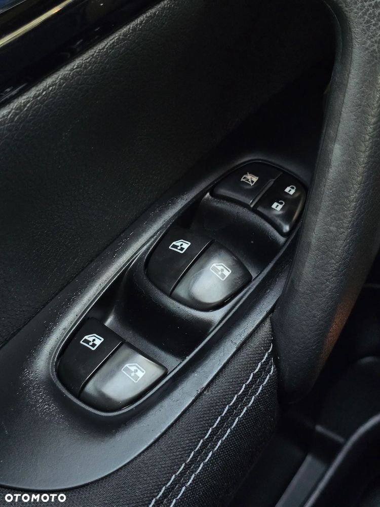 Nissan Qashqai 1.6 DCi Xtronic TEKNA - 29