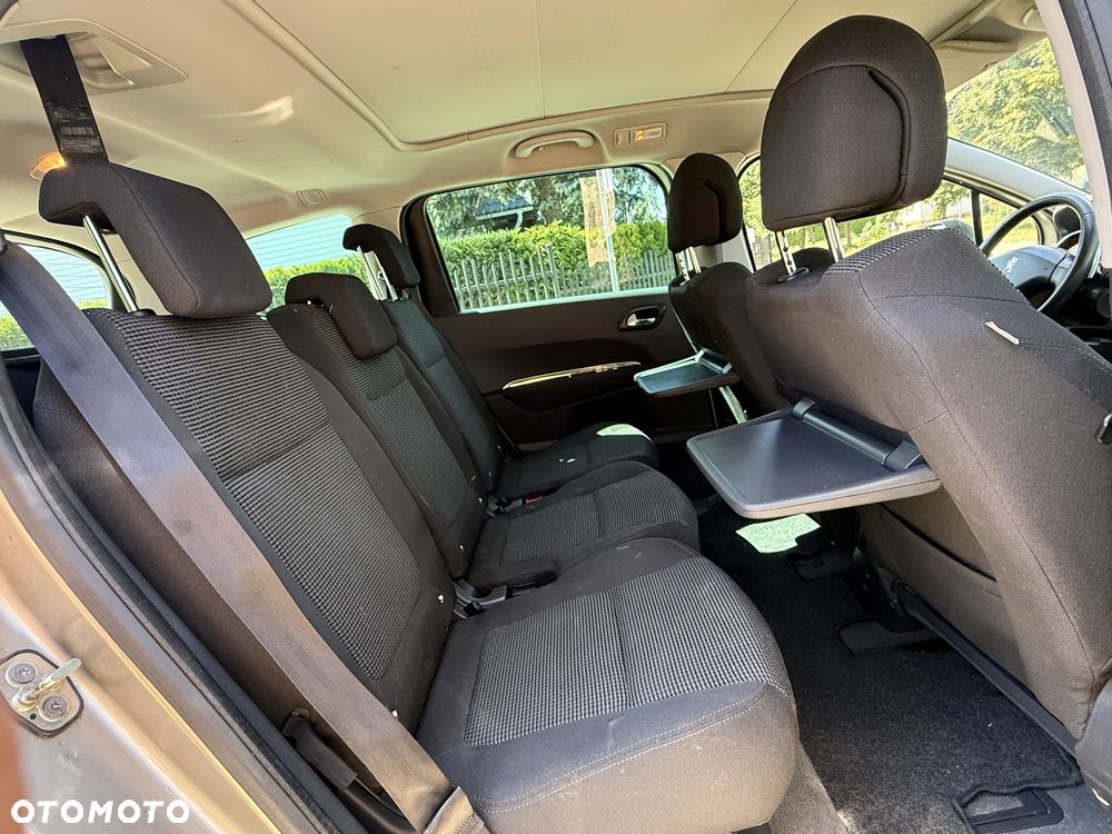 Peugeot 5008 - 8