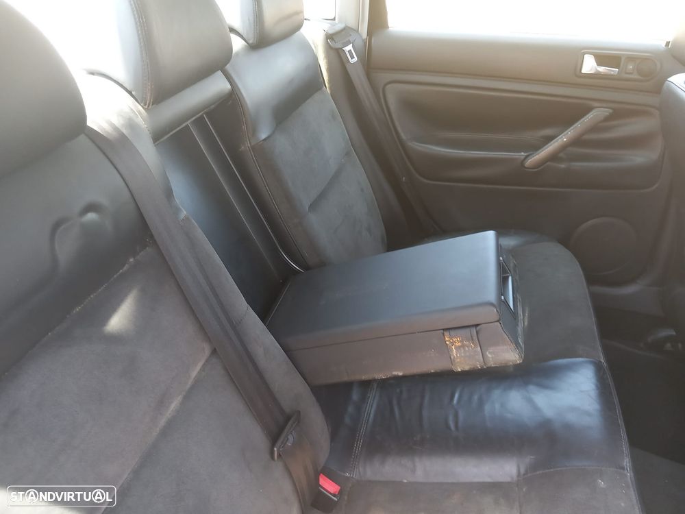 VW Passat 1.9 TDi Highline - 10