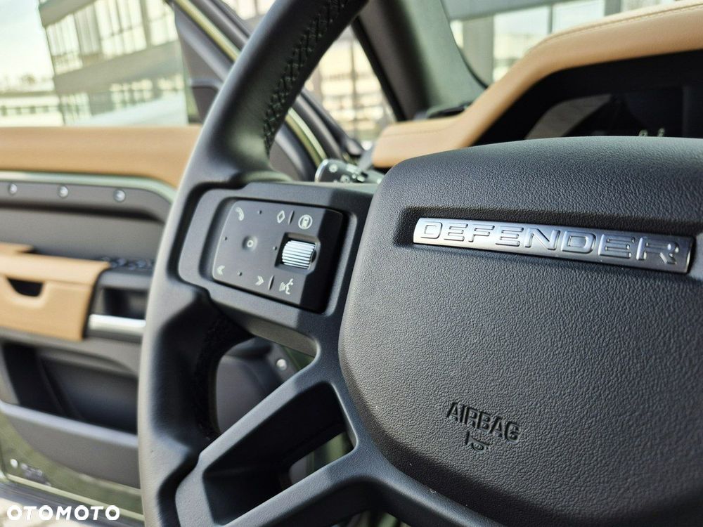 Land Rover Defender - 34