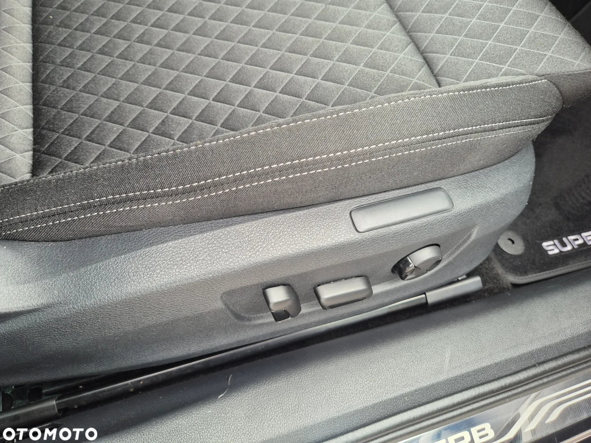 Skoda Superb 2.0 TDI SCR Style DSG - 30