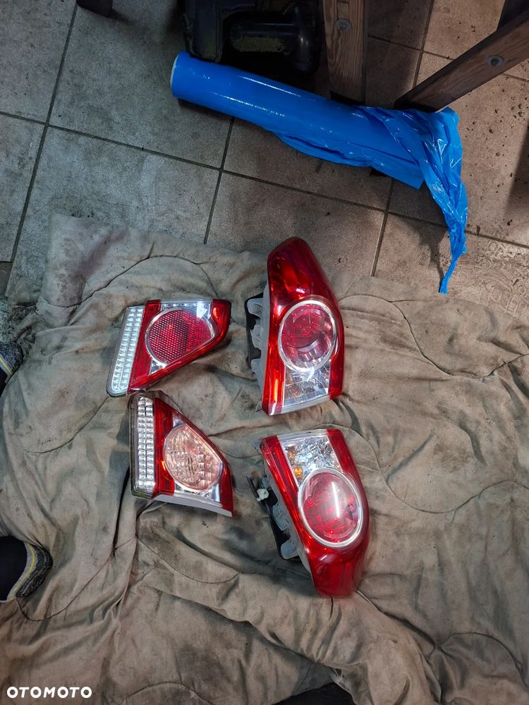 TOYOTA COROLLA E14 E15 SEDAN 06- lampa tył lewa lub prawa - 1