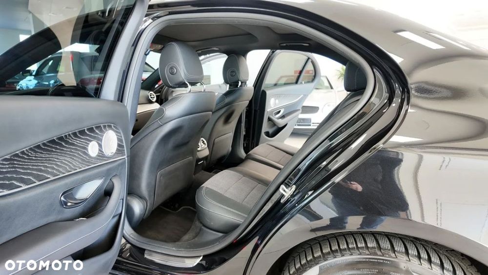 Mercedes-Benz Klasa E 300 de 9G-TRONIC AMG Line - 24