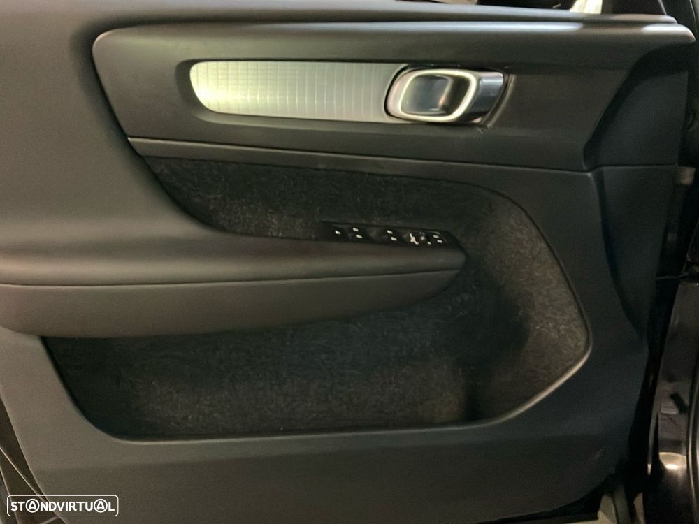 Volvo XC 40 1.5 T3 Momentum Plus - 21