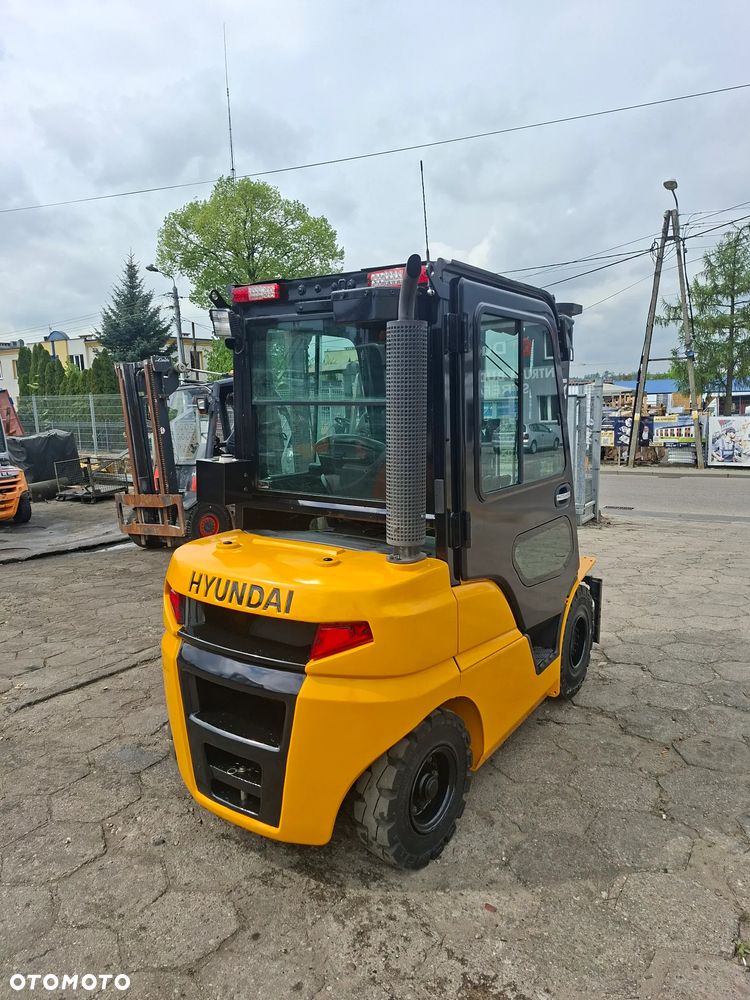 Hyundai 25D-9E - 2