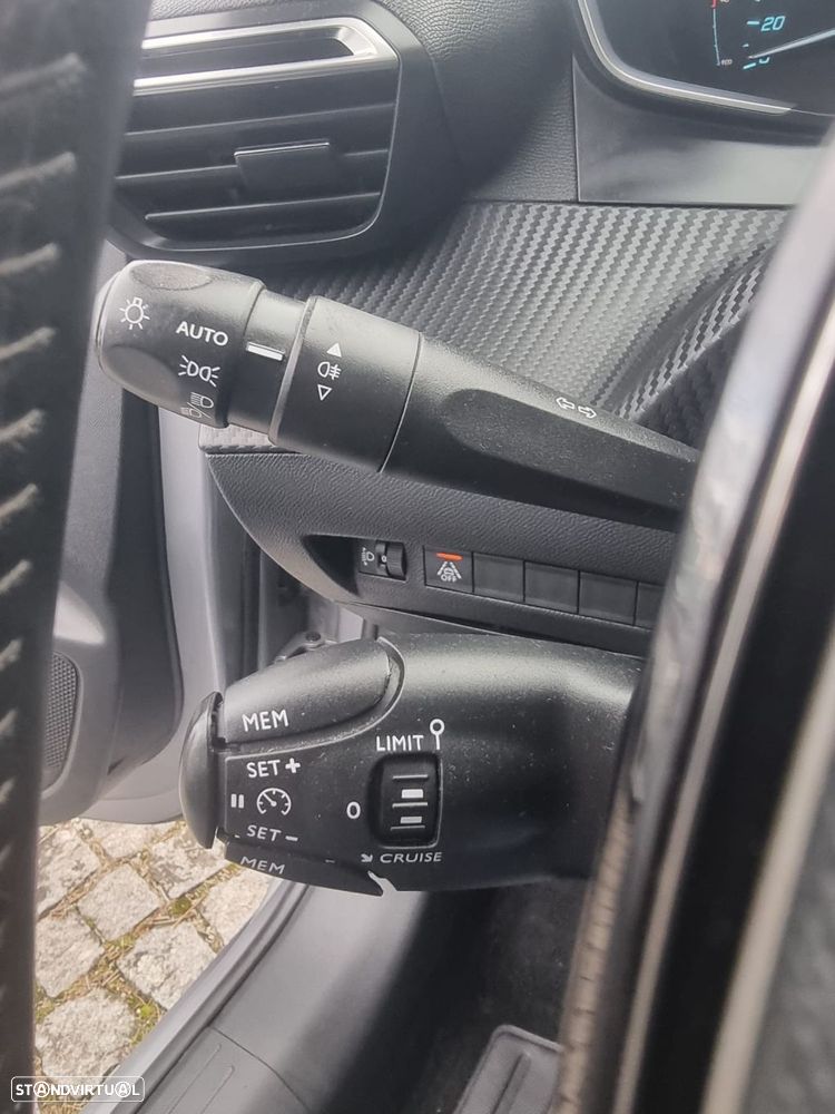 Peugeot e-208 50 kWh Active Pack - 23