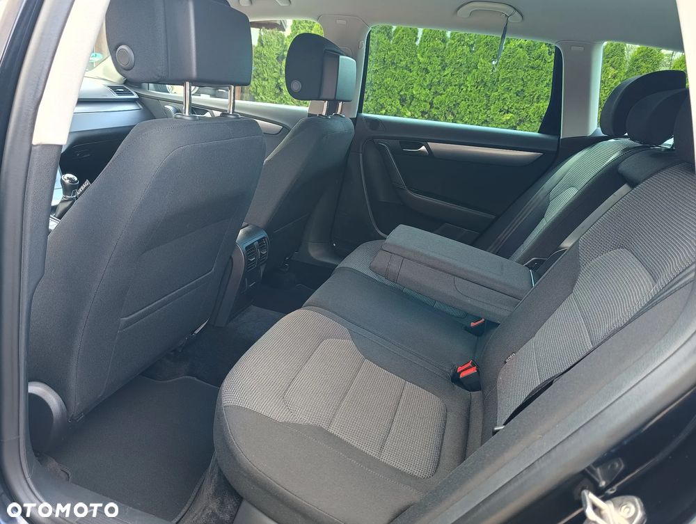 Volkswagen Passat - 31