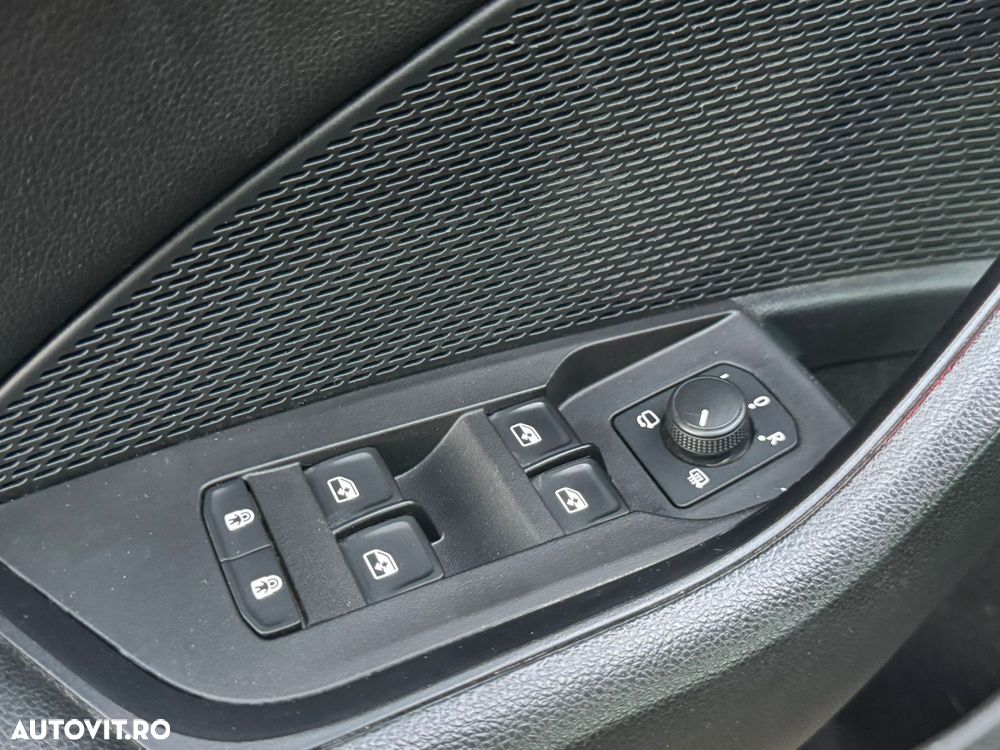 Skoda Octavia Combi 2.0 TDI Sportline - 34