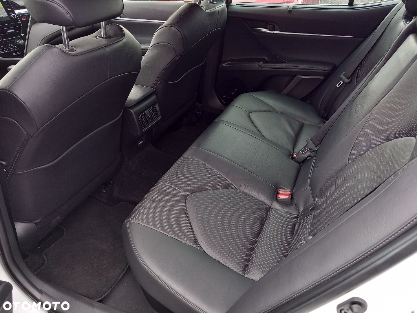 Toyota Camry - 17