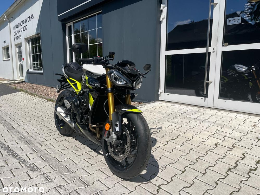 Triumph Street Triple - 8