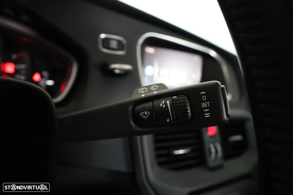 Volvo V40 2.0 D3 Momentum - 35